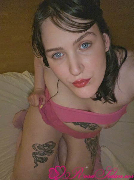 Kåt tjej ger avsugning –