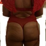 Mina två kåta håll önskar en skön och god kuk som jag kan ta väll hand om med mina magiska läppar –