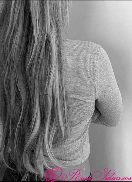 Sommrigt brunbränd vacker svensk blondin besöker söderhamn –