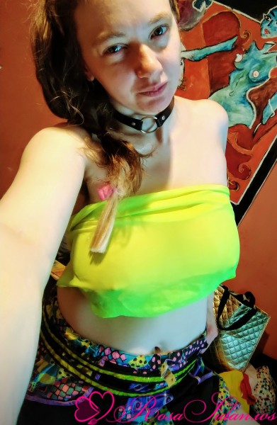 Down to earth nerdy, busty, aussie who like to laugh but also serious about pleasure –