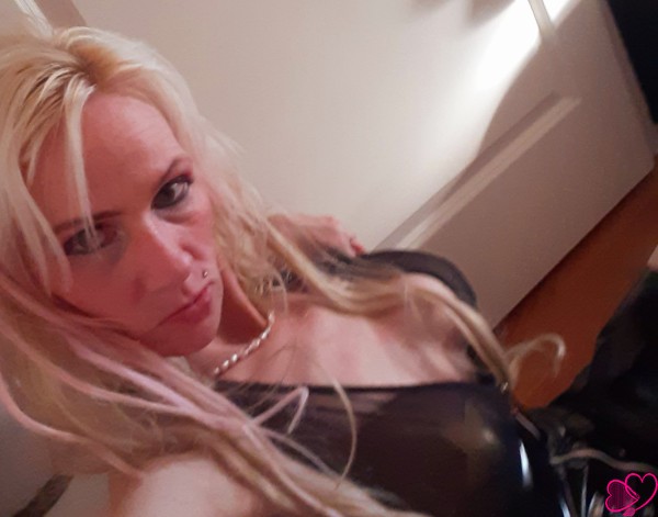 Deep throat/avsugning tar den långt ner i halsen och sväljer i  malmö –