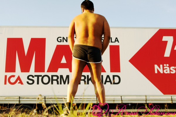 Kille suger kuk i uppsala. på stan, i bil, lastbil. gärna tidigare kunder –