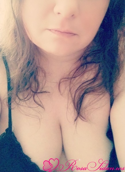 Naturlig bbw eskort med extremt våt fiffi och stora bröst! solofilmer, bjfilmer, lek på teams och sexchatt –