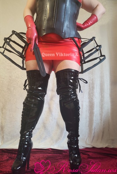 Bdsm med Äkta domina i dungeon –