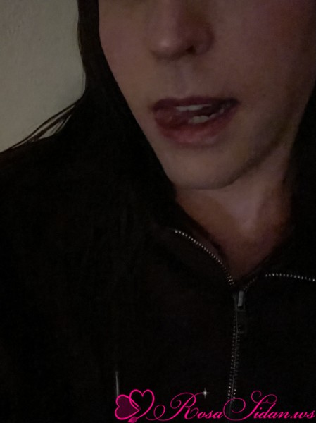 Kåt trans vill suga i bilen 🏳️‍⚧️😍😉💦👅 –